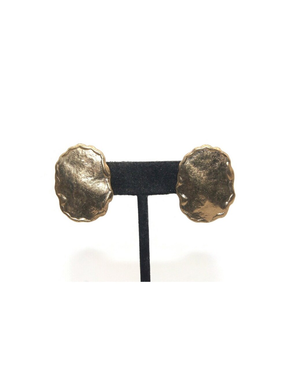 Vintage Gold Tone Oval Clip on Earrings.